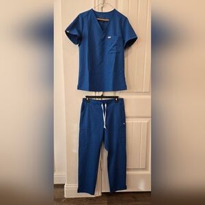 Figs Technical Collection Blue Scrub Top‎